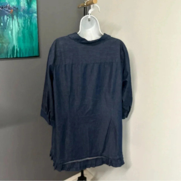 Joan Rivers Women's 1X Lightweight Denim Shirt Ruffle Hem Roll Tab Cotton Modest - Picture 7 of 13